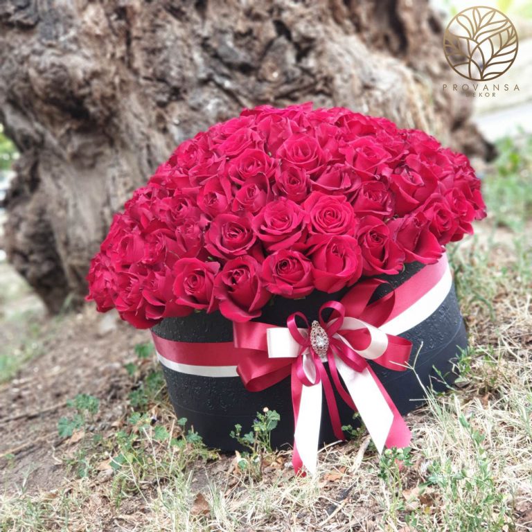 101 красная роза в коробке - Цветочный магазин Прованс Декор Белград - Доставка цветов Белград