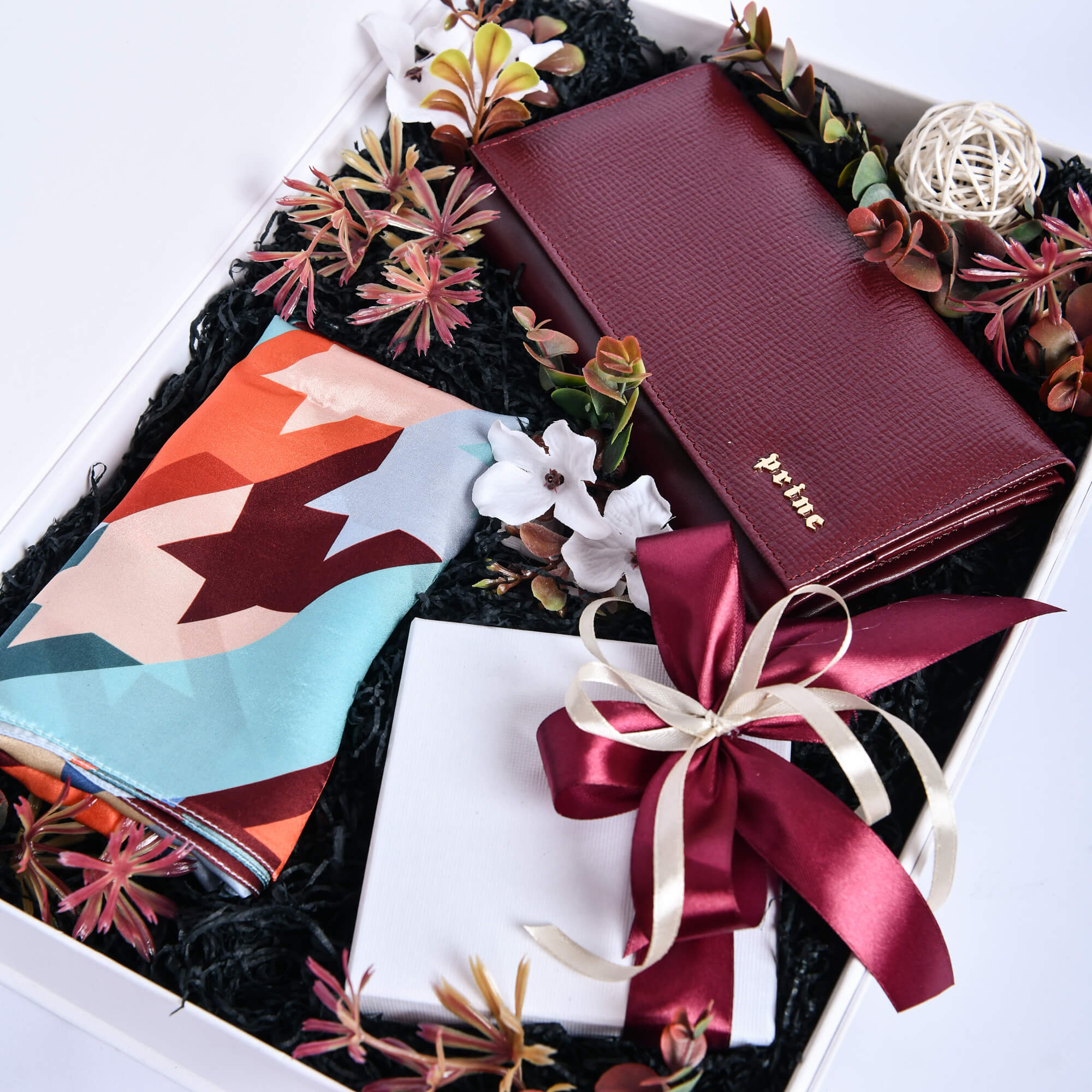 Korpo premimum 2 - with a leather women's wallet, a handmade silk scarf and Alicia dragees in a white wooden box - flower delivery - Cvećara Provansa Dekor Belgrade